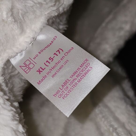 Oversize Sets Hoodie and Shorts 2 Piece Active Set Size XL (15-17) Winter White. - Picture 5 of 8